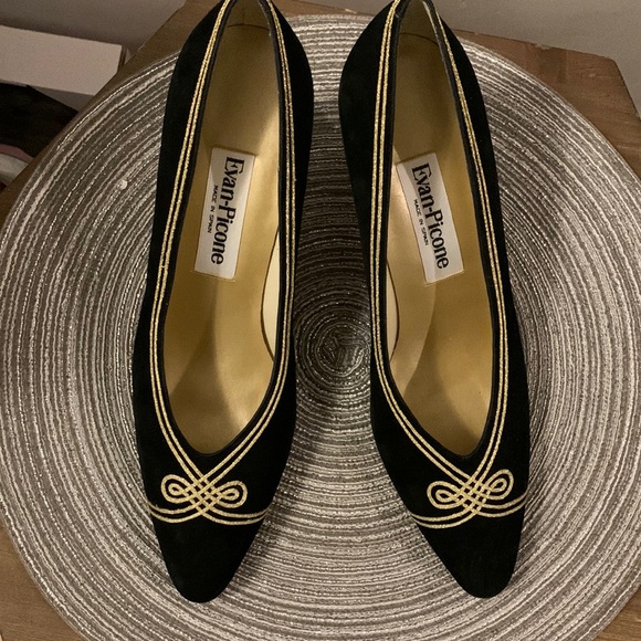 NWOB Evan Picone Atlantis suede  gold embroidered classic Holiday pumps size 10M - Picture 3 of 6
